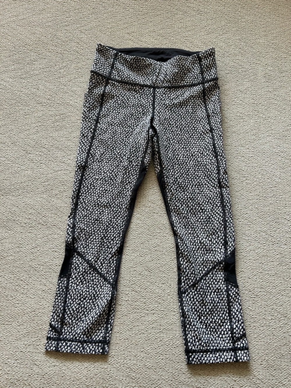 Lululemon Pace Rival Crop Black & White Patterned Leggings 4